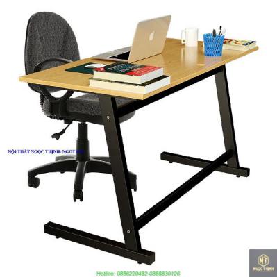 Bộ Bàn Oak-Z Đen Và Ghế Có Tay Đen NGOTICO NTC505